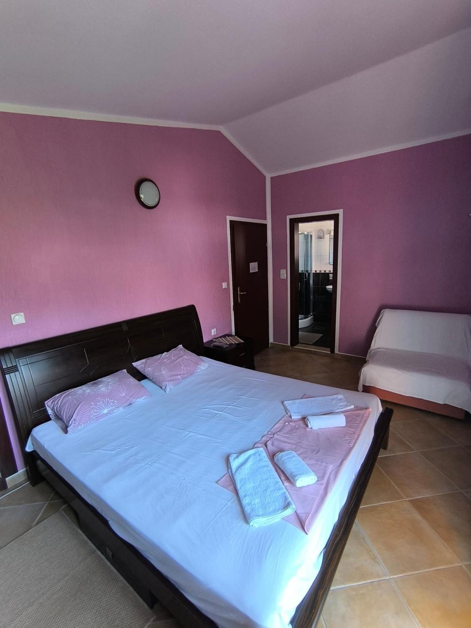 Guesthouse Lautasevic Petrovac 外观 照片
